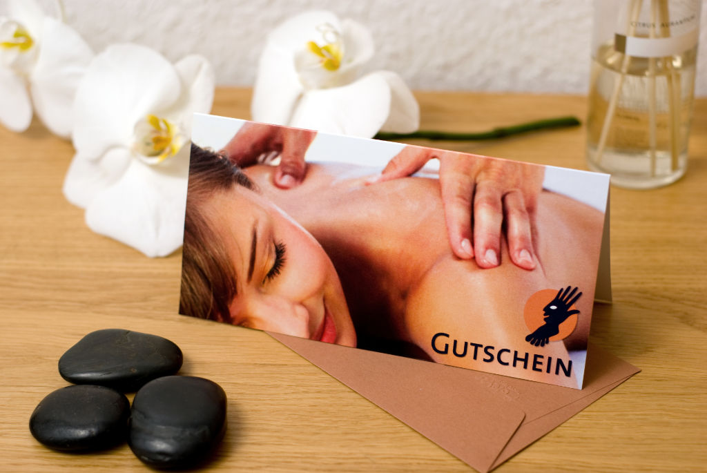 Gedruckte Gutscheinkarte mit Massage-Motiv