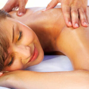Professionelle Rückenmassage und Physiotherapie-Behandlung in der Praxis Maria Fürstenau Fürth